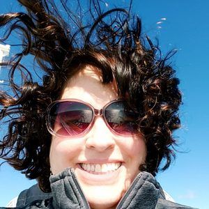 Meet your Posher, Lara